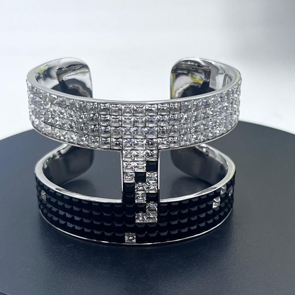 Atelier Swarovski Viktor & Rolf
Frozen Crystals Black Clear Bling Cuff Bracelet